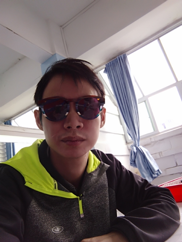 五华移民男的第一张照片--菏泽相亲服务中心