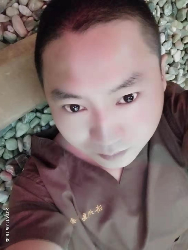 红枫叶的第一张照片--菏泽相亲服务中心