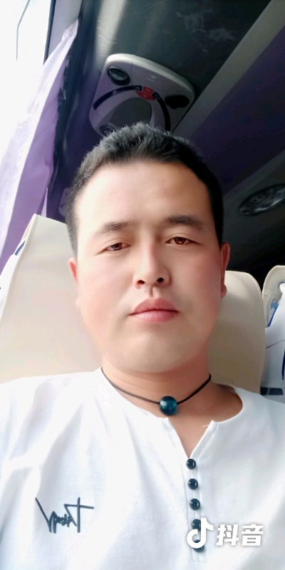 瞬间被爱上的第一张照片--菏泽相亲服务中心