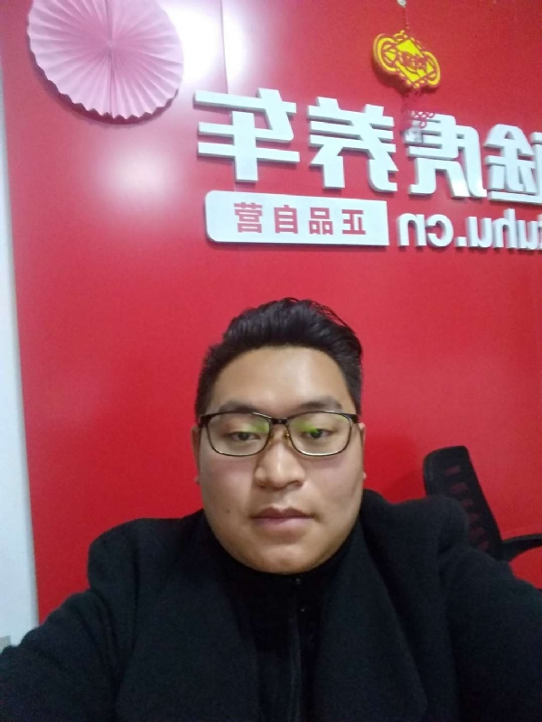 向上倾斜45度的第一张照片--菏泽相亲服务中心