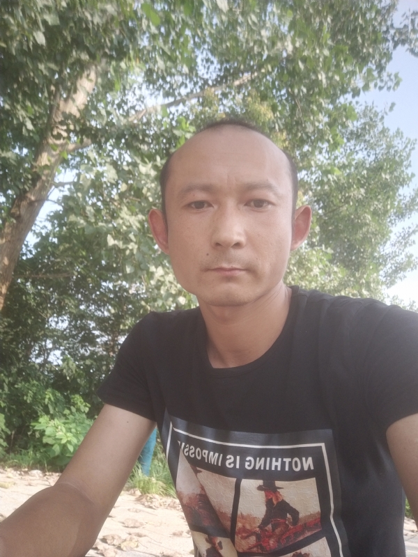 80大叔的第二张照片--菏泽相亲服务中心