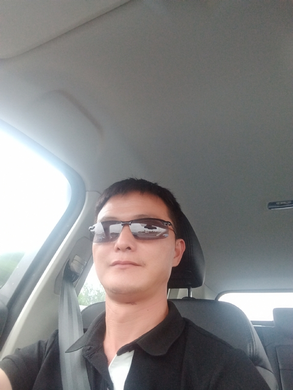 孤独的男人的第二张照片--菏泽相亲服务中心