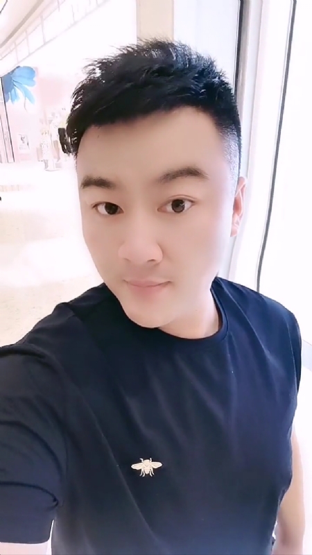 微风徐徐的第一张照片--菏泽相亲服务中心