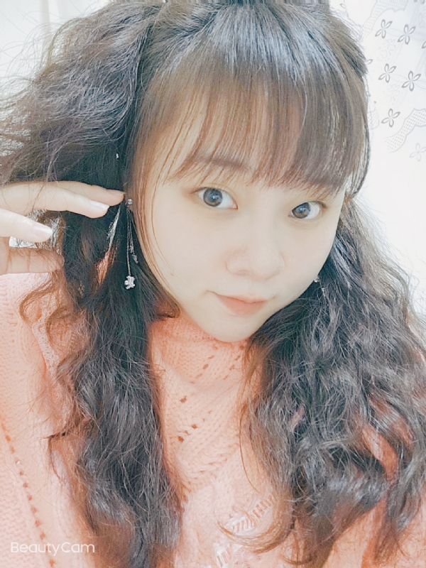 艾薇儿的第一张照片--菏泽相亲服务中心