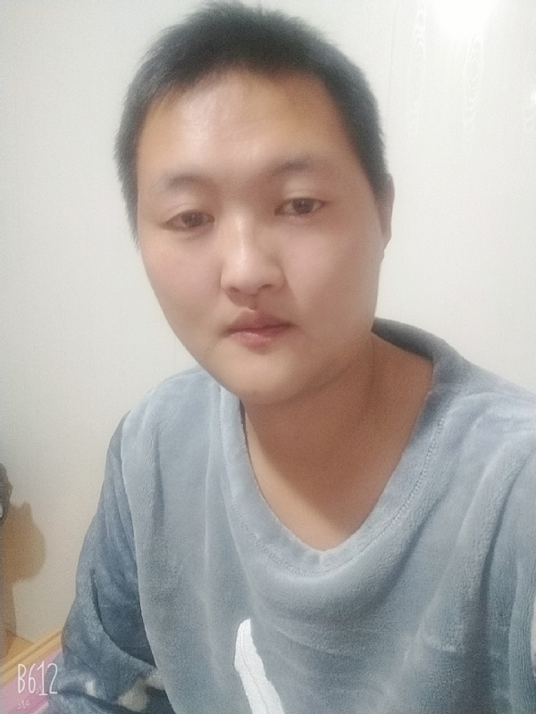 烟圈里透着伤的第一张照片--菏泽相亲服务中心
