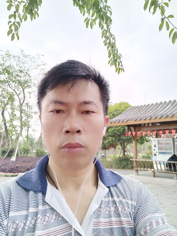 一个人的孤单的第一张照片--菏泽相亲服务中心