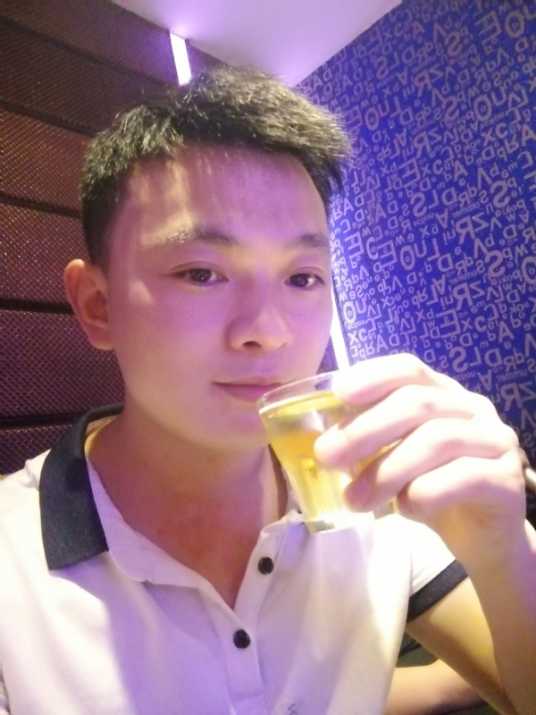 幸福的拥抱的第一张照片--菏泽相亲服务中心