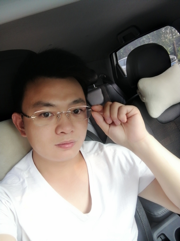 幸福的拥抱的第二张照片--菏泽相亲服务中心