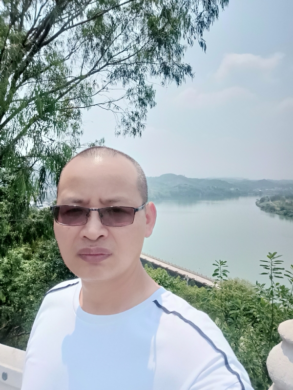 随缘随性的第一张照片--菏泽相亲服务中心
