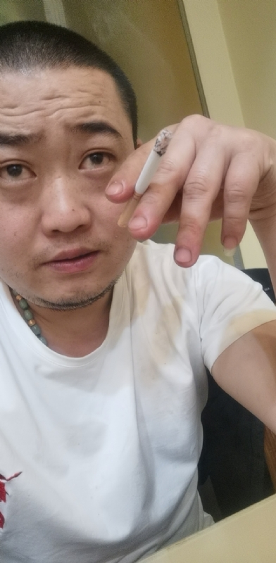 孤独的螃蟹的第一张照片--菏泽相亲服务中心