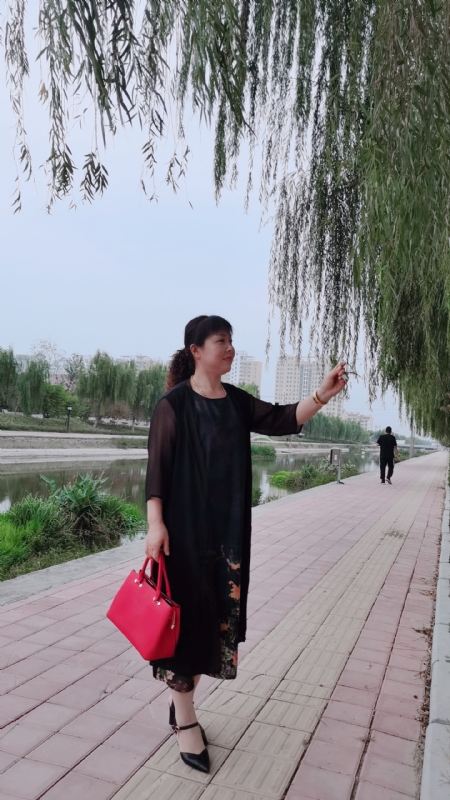 周本玲的第一张照片--菏泽相亲服务中心