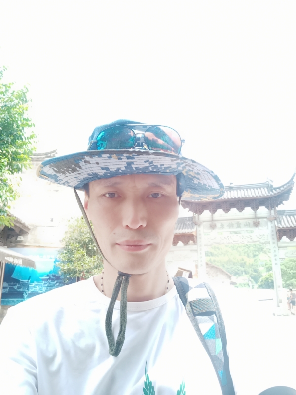 童群海的第一张照片--菏泽相亲服务中心