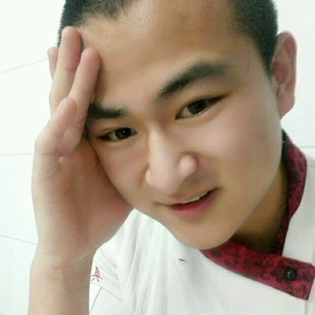 人潮拥挤的第一张照片--菏泽相亲服务中心