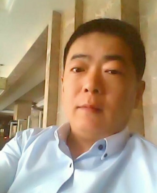 落叶随风的第一张照片--菏泽相亲服务中心