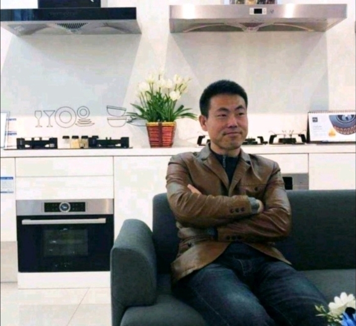 奋斗的执着的第一张照片--菏泽相亲服务中心
