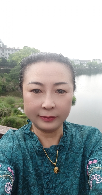 雨中情的第一张照片--菏泽相亲服务中心