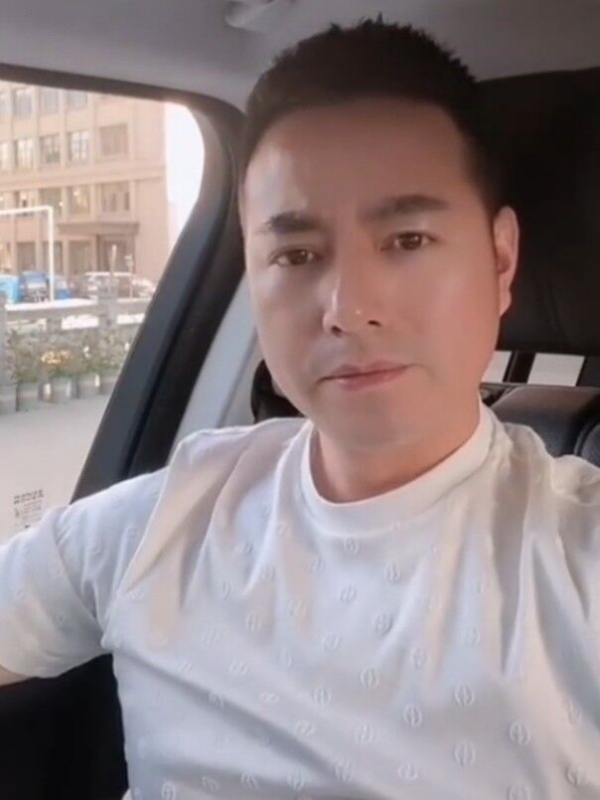 勿忘初心的第一张照片--菏泽相亲服务中心