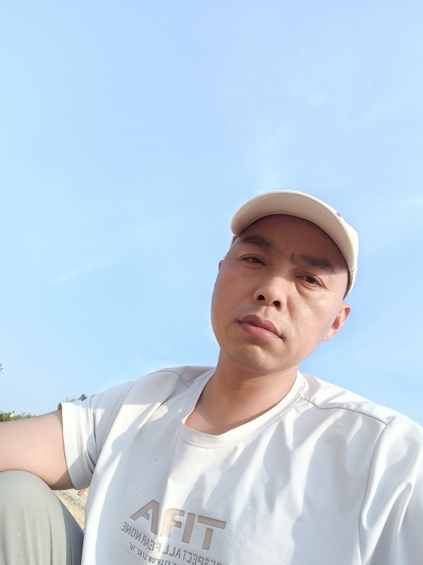 哥哥的第一张照片--菏泽相亲服务中心