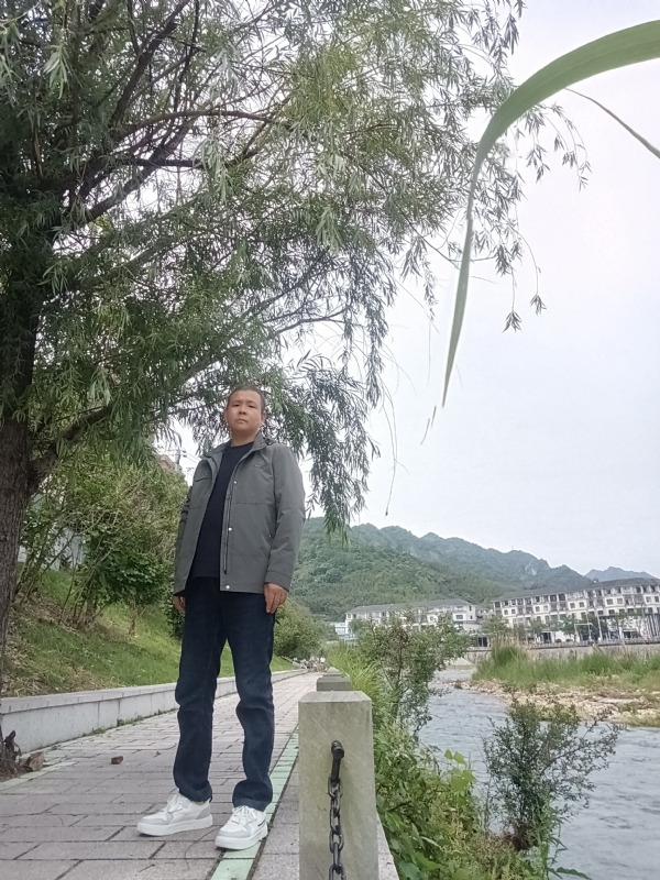 飞雪飘零的第一张照片--菏泽相亲服务中心
