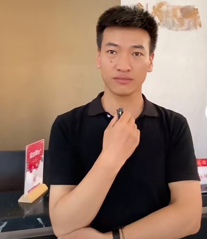一杯梁白开的第一张照片--菏泽相亲服务中心