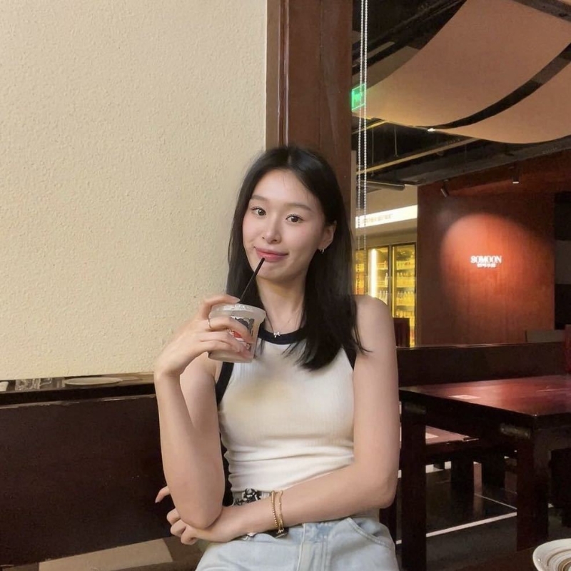 羽毛的第一张照片--菏泽相亲服务中心